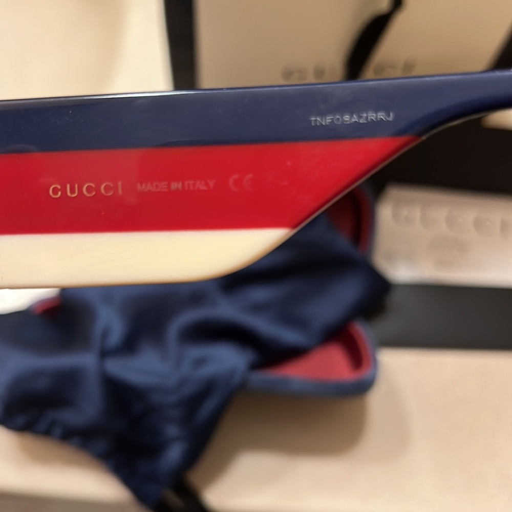 Gucci Sunglasses - Picture 6 of 8